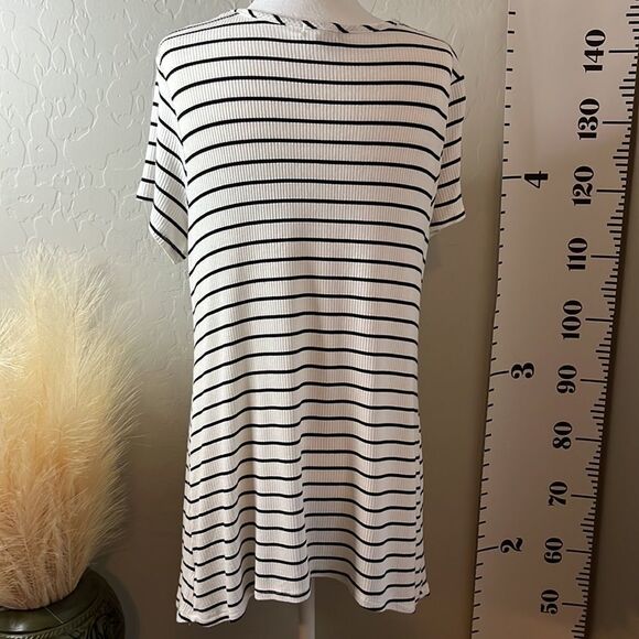 Eyeshadow black and white striped short sleeve scoopneck a-line top SZ 1X - Picture 4 of 11